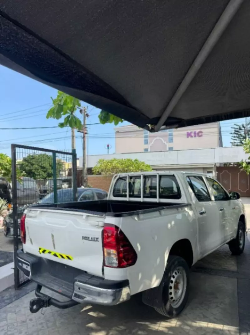 Toyota Hilux   - 2020