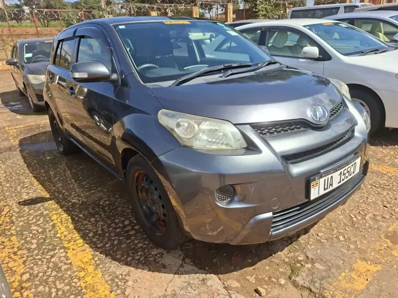 Toyota Ist    - 2010