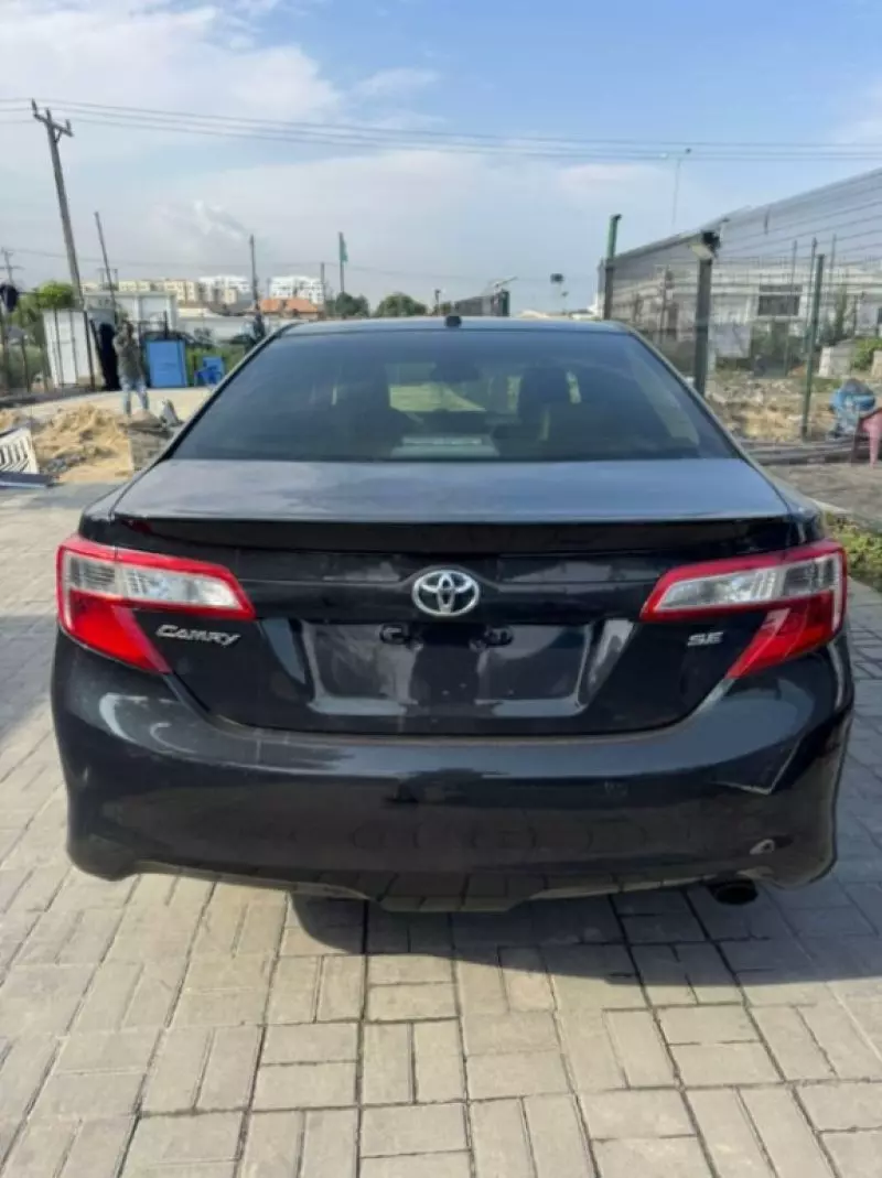 Toyota Camry   - 2013