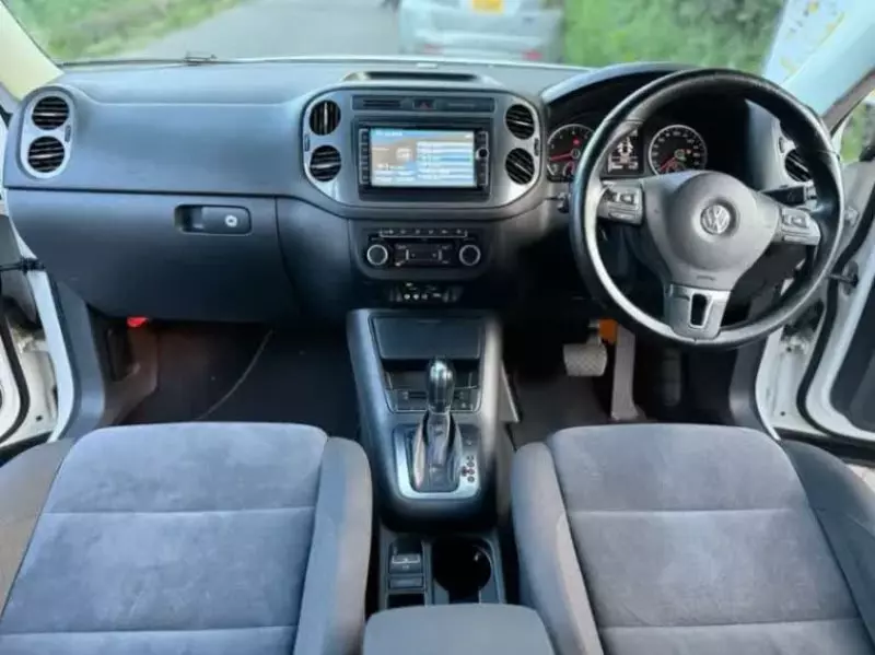 Volkswagen Tiguan   - 2013