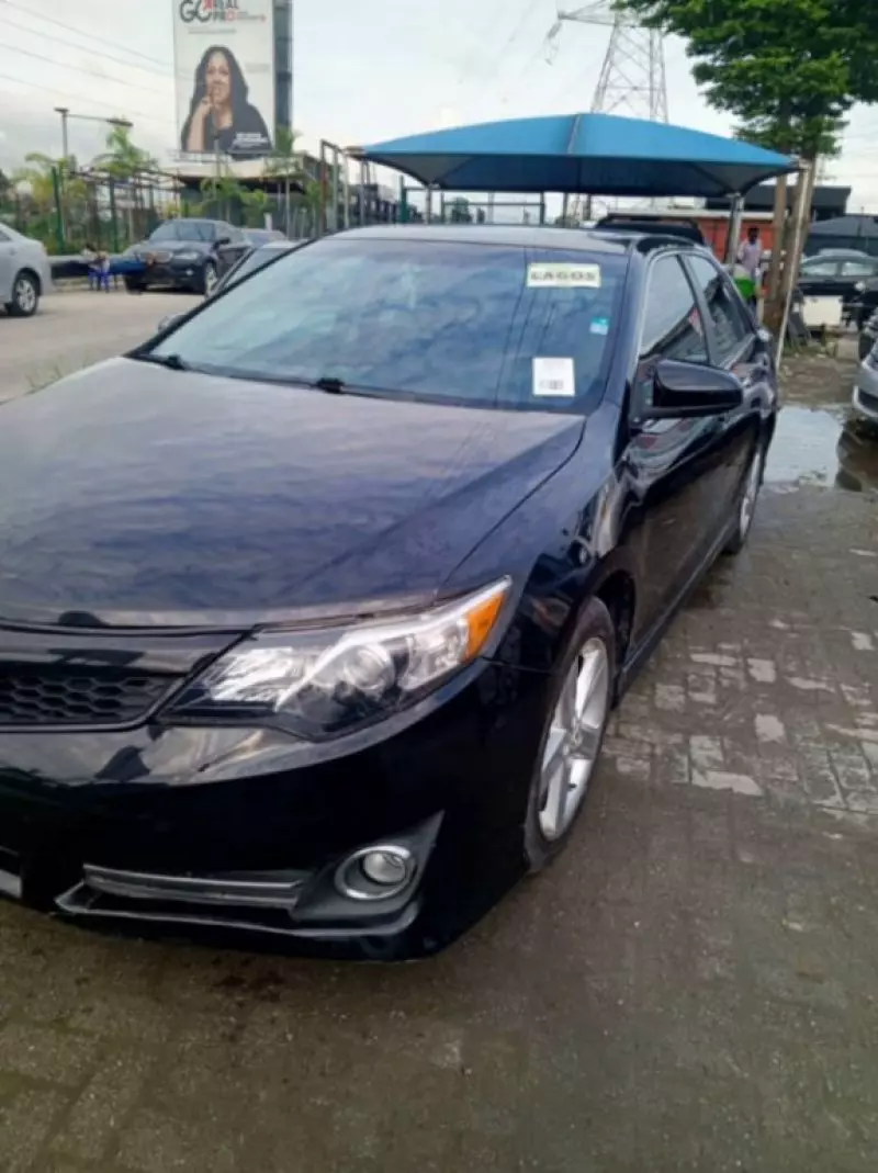 Toyota Camry   - 2012