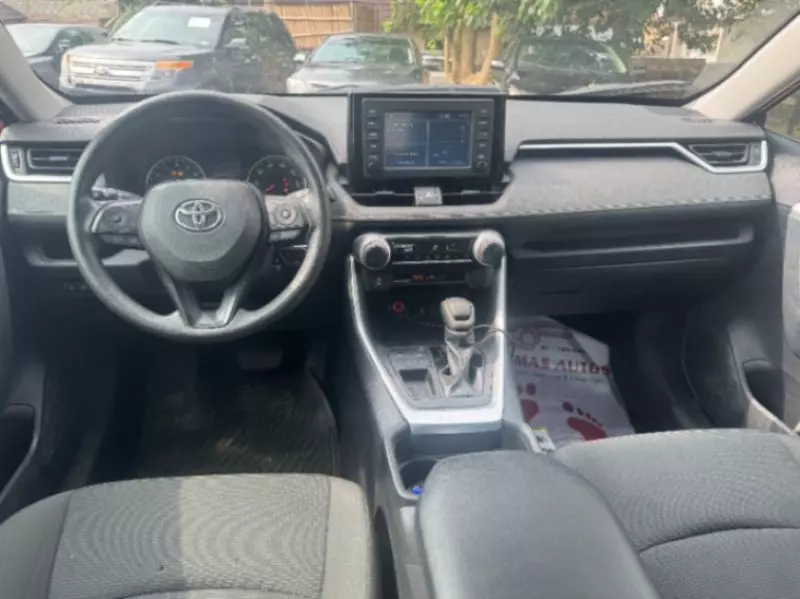 Toyota RAV 4   - 2019