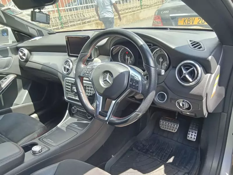 Mercedes-Benz CLA 180   - 2014