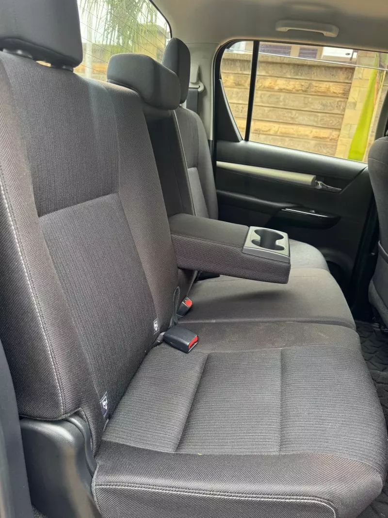 Toyota Hilux   - 2020