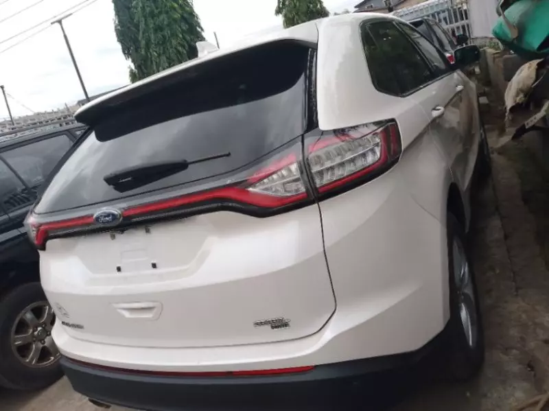 Ford Edge   - 2015