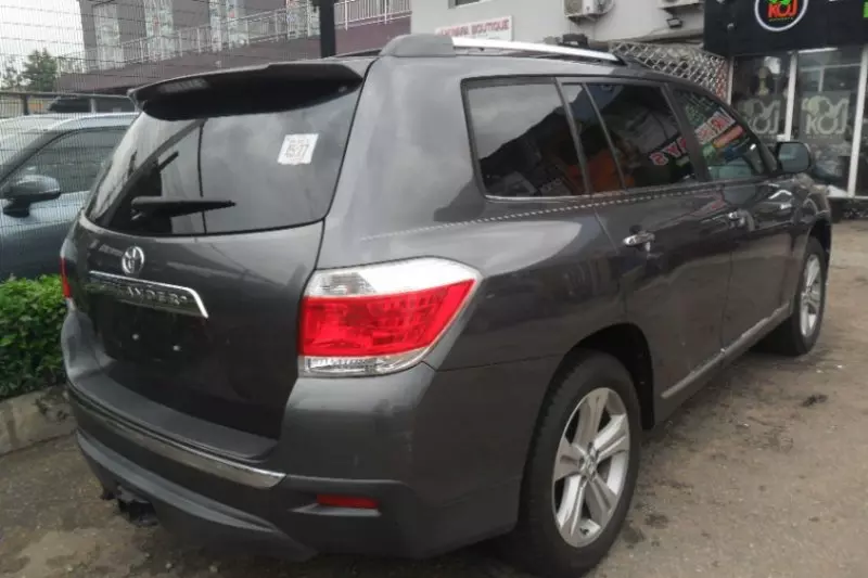 Toyota Highlander   - 2013