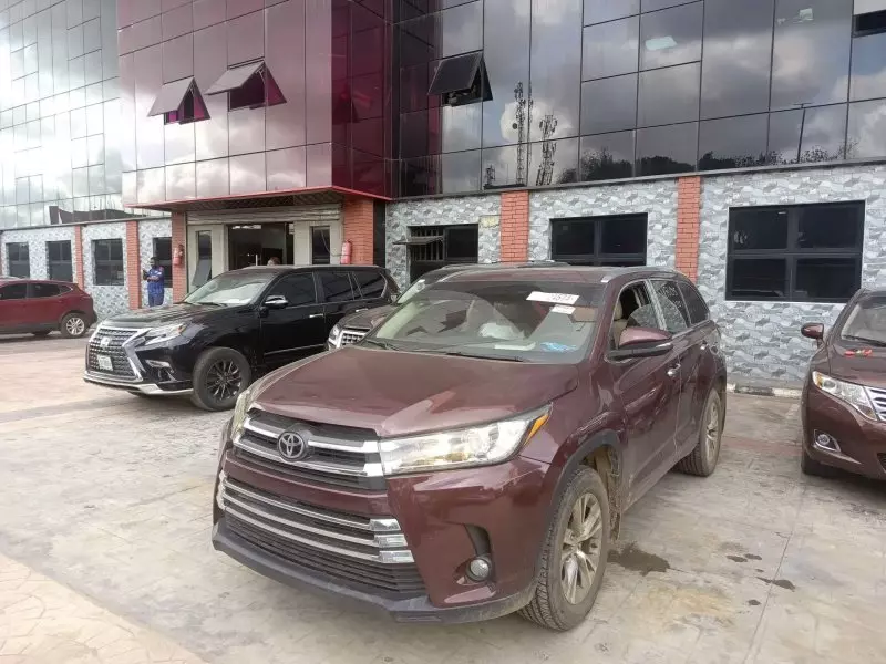 Toyota Highlander   - 2015