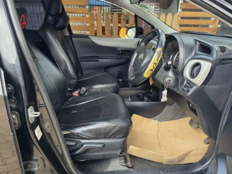 Toyota Vitz   - 2013