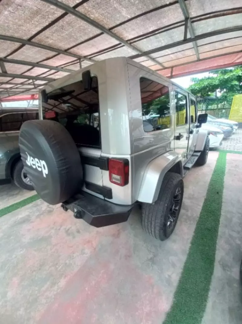 JEEP Wrangler Sahara   - 2010
