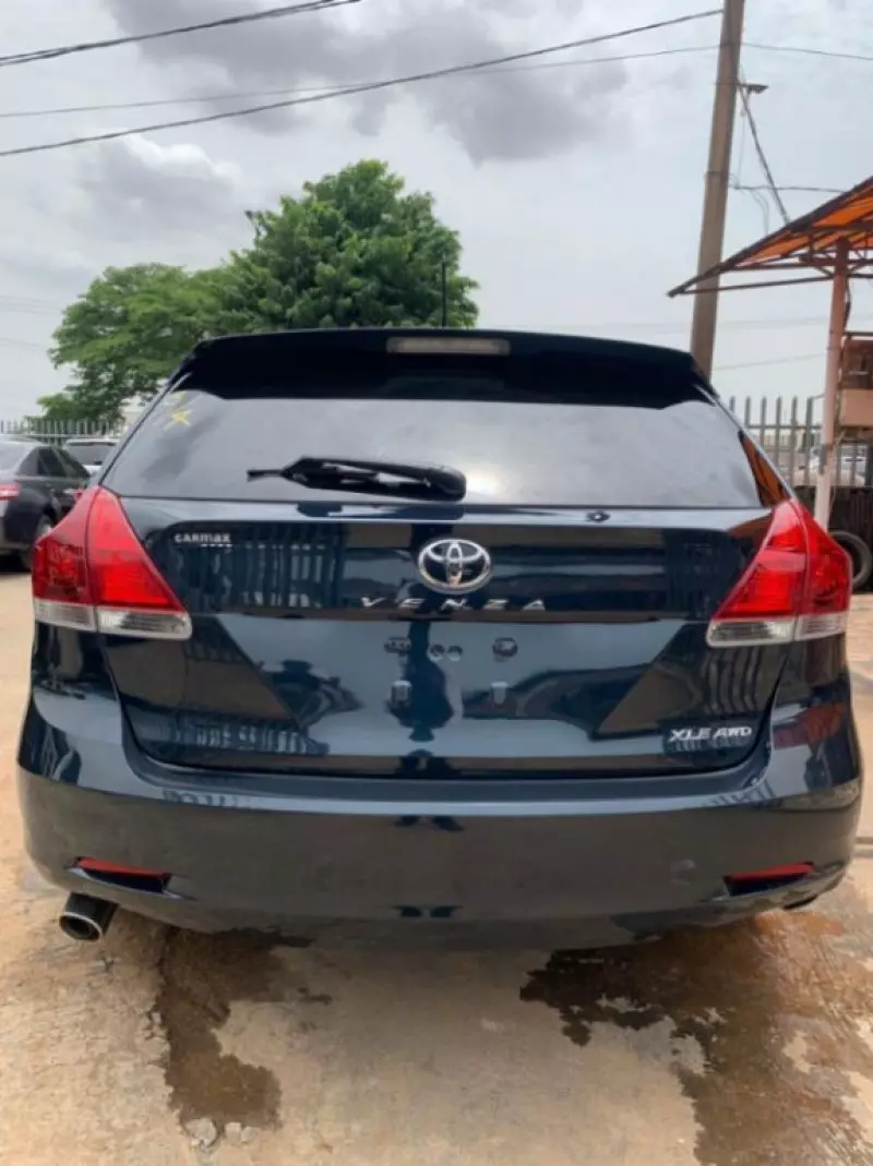 Toyota Venza   - 2015