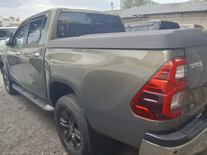 Toyota Hilux    - 2021
