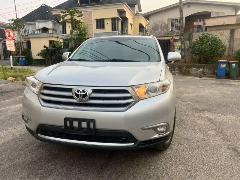 Toyota Highlander   - 2013