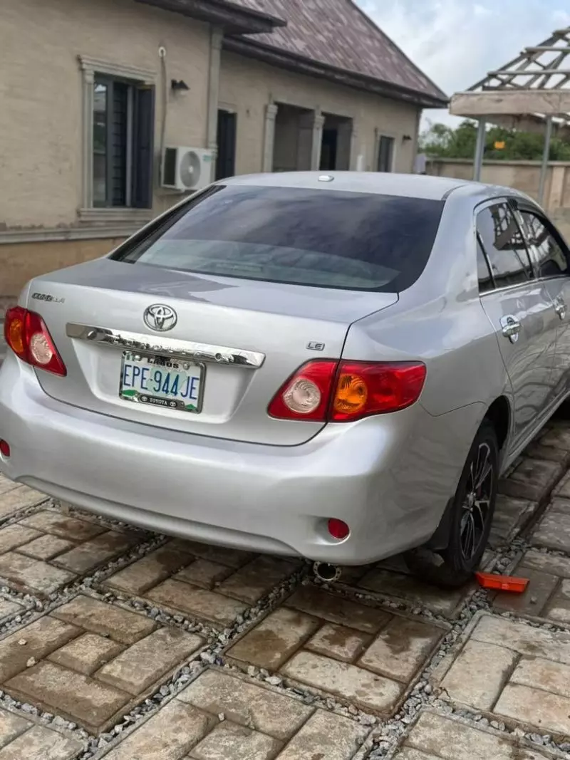 Toyota Corolla   - 2010