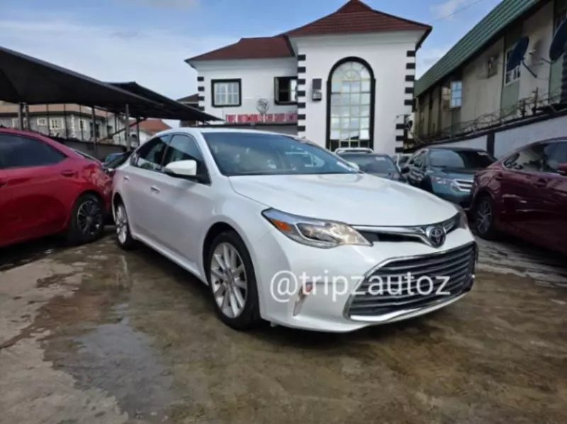 Toyota Avalon   - 2013