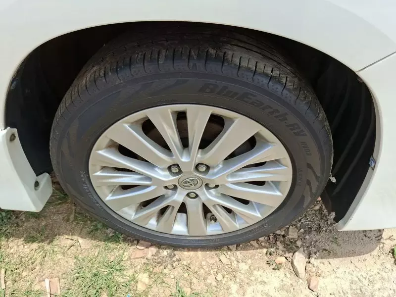 Toyota Alphard   - 2011