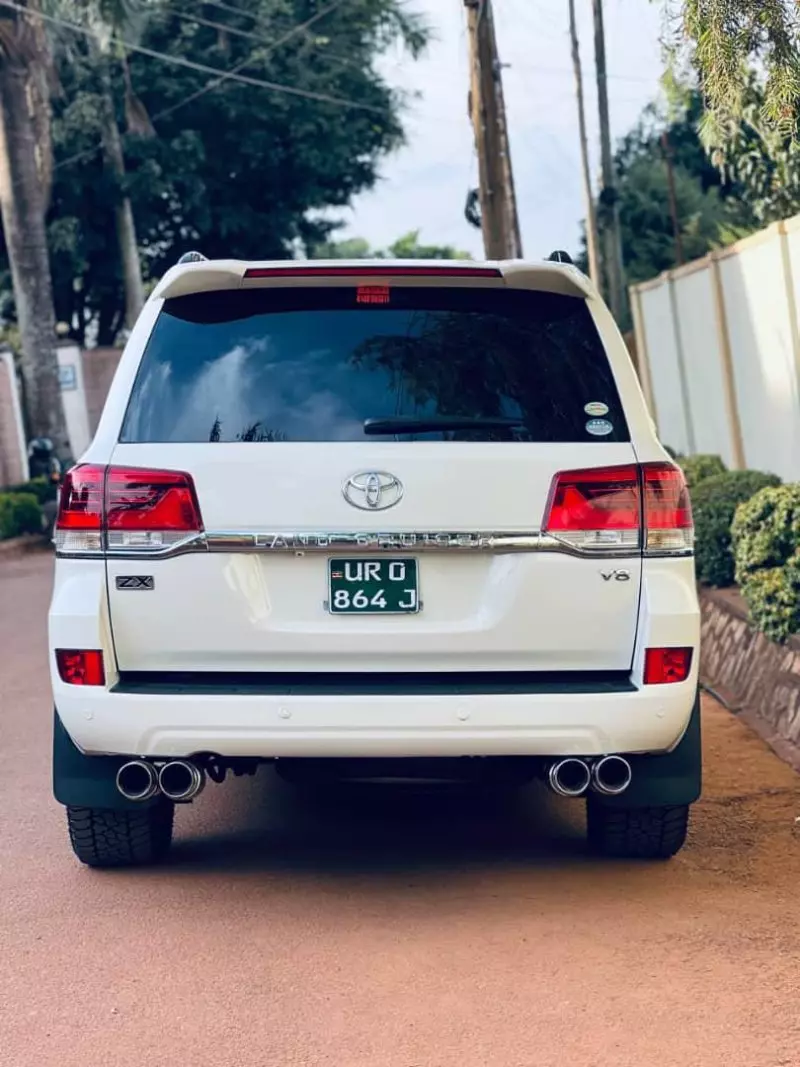 Toyota Landcruiser ZX   - 2010