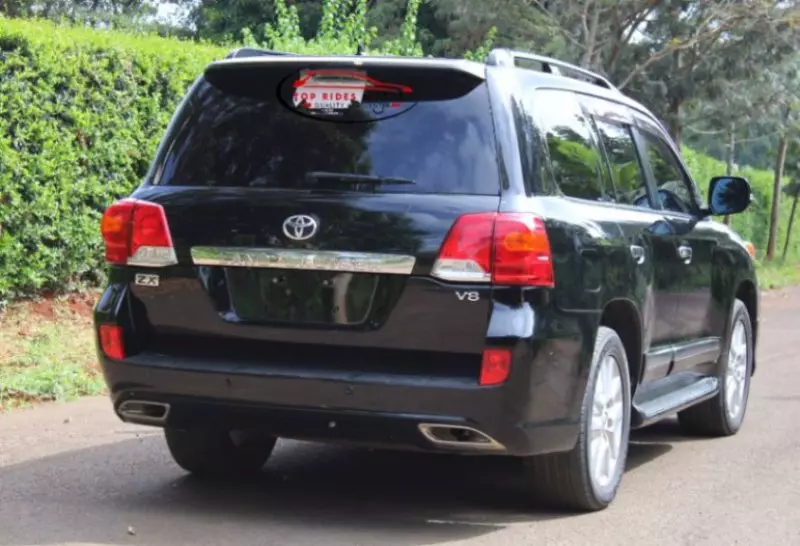 Toyota Land Cruiser V8   - 2014