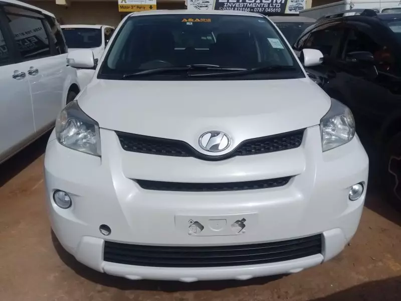 Toyota Ist    - 2011