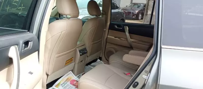 Toyota Highlander   - 2012