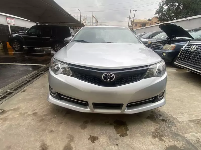Toyota Camry   - 2014