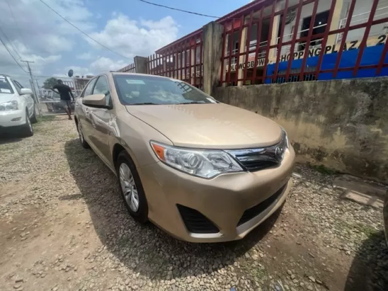 Toyota camry   - 2012