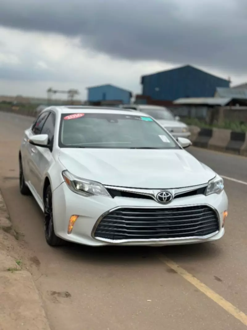 Toyota Avalon   - 2016