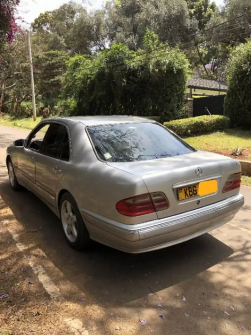 Mercedes-Benz E 240   - 2001