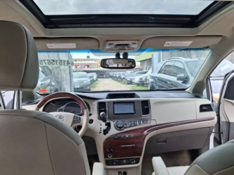 Toyota Sienna   - 2013