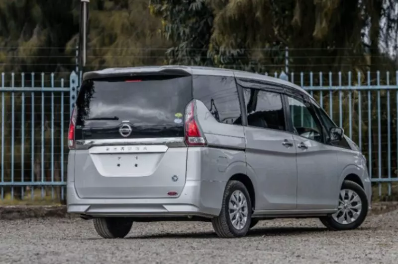 Nissan Serena   - 2018