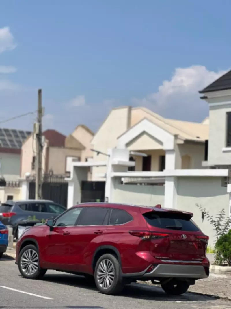 Toyota Highlander   - 2020