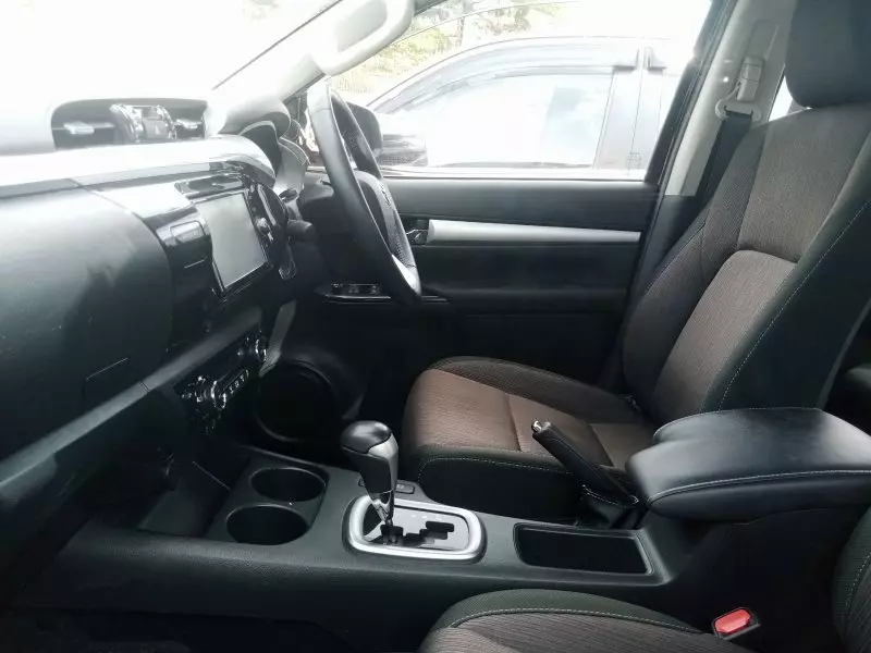 Toyota Hilux   - 2017