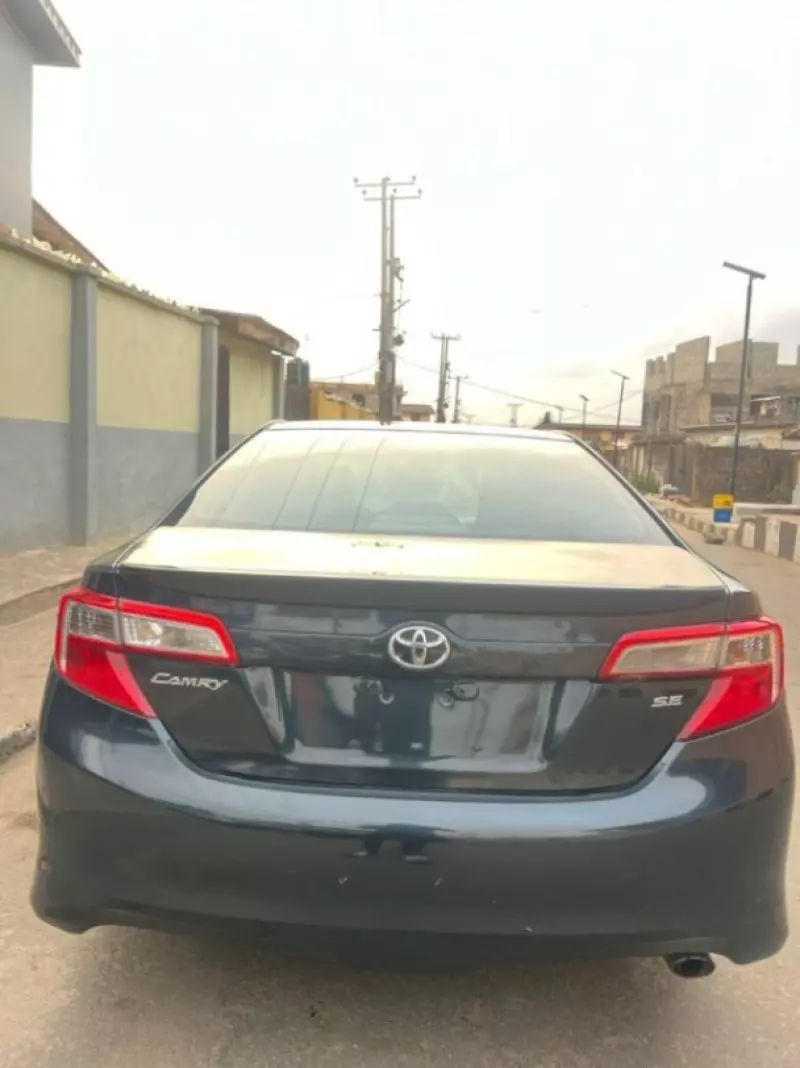 Toyota Camry   - 2013
