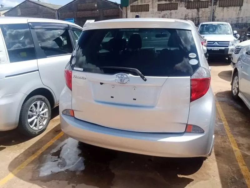 Toyota Ractis   - 2013