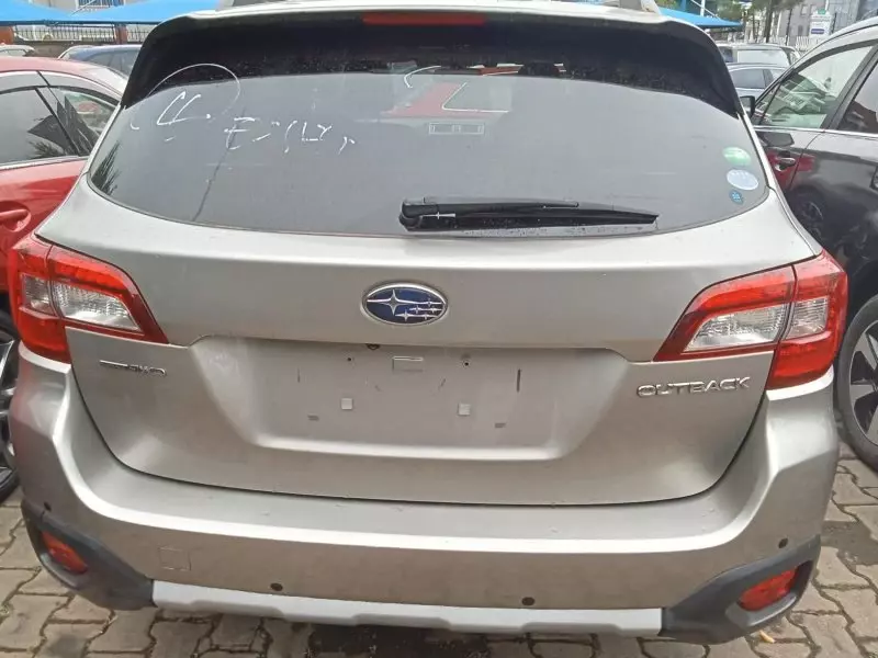 Subaru Outback   - 2017