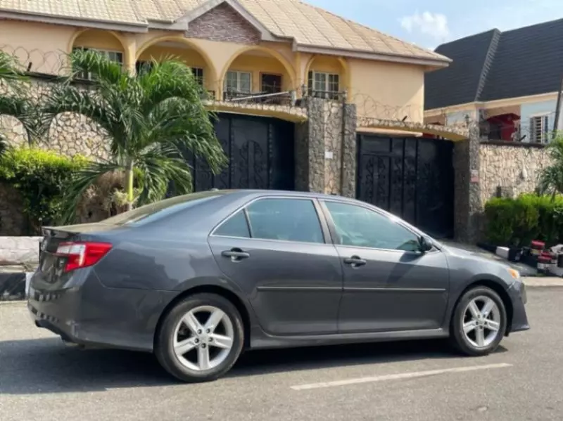 Toyota Camry   - 2012