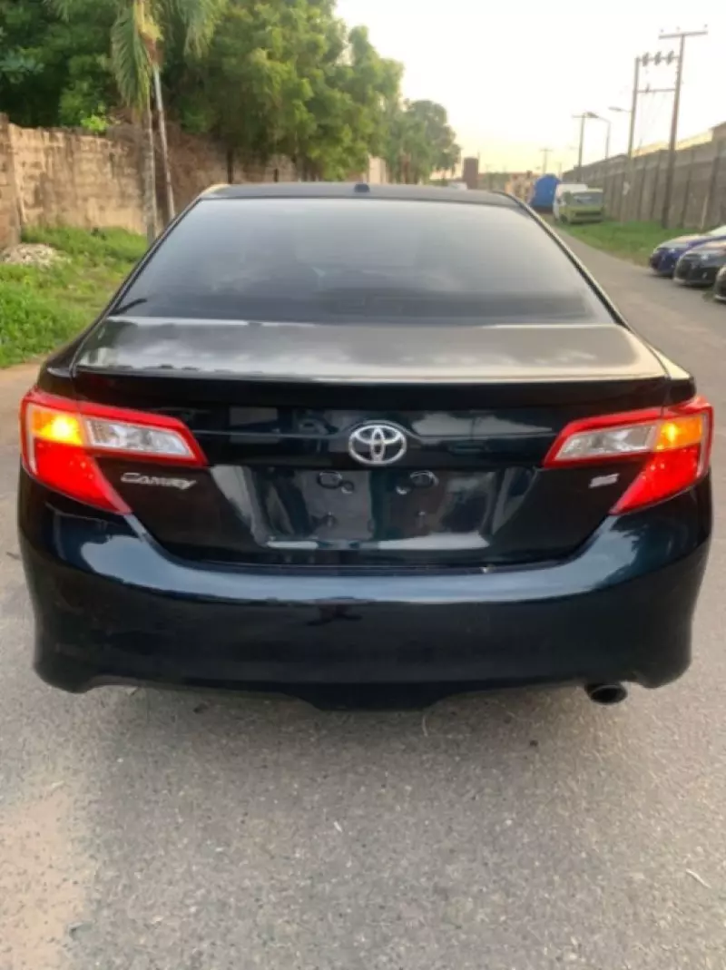 Toyota camry   - 2012