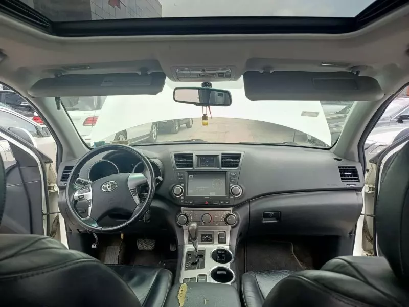 Toyota Highlander   - 2011