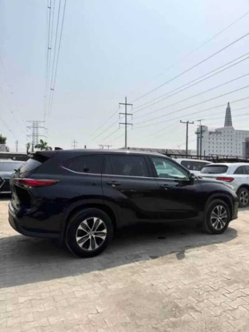 Toyota Highlander   - 2022