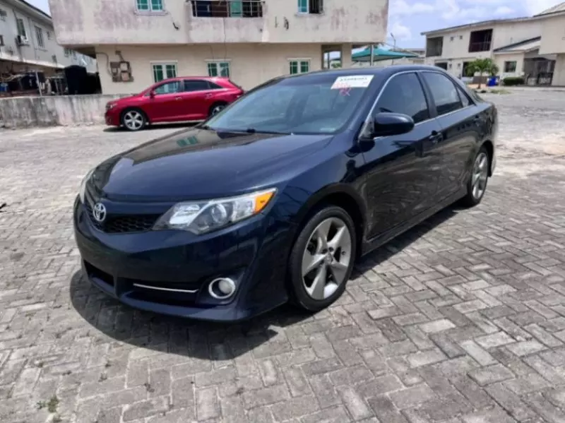 Toyota Camry   - 2014