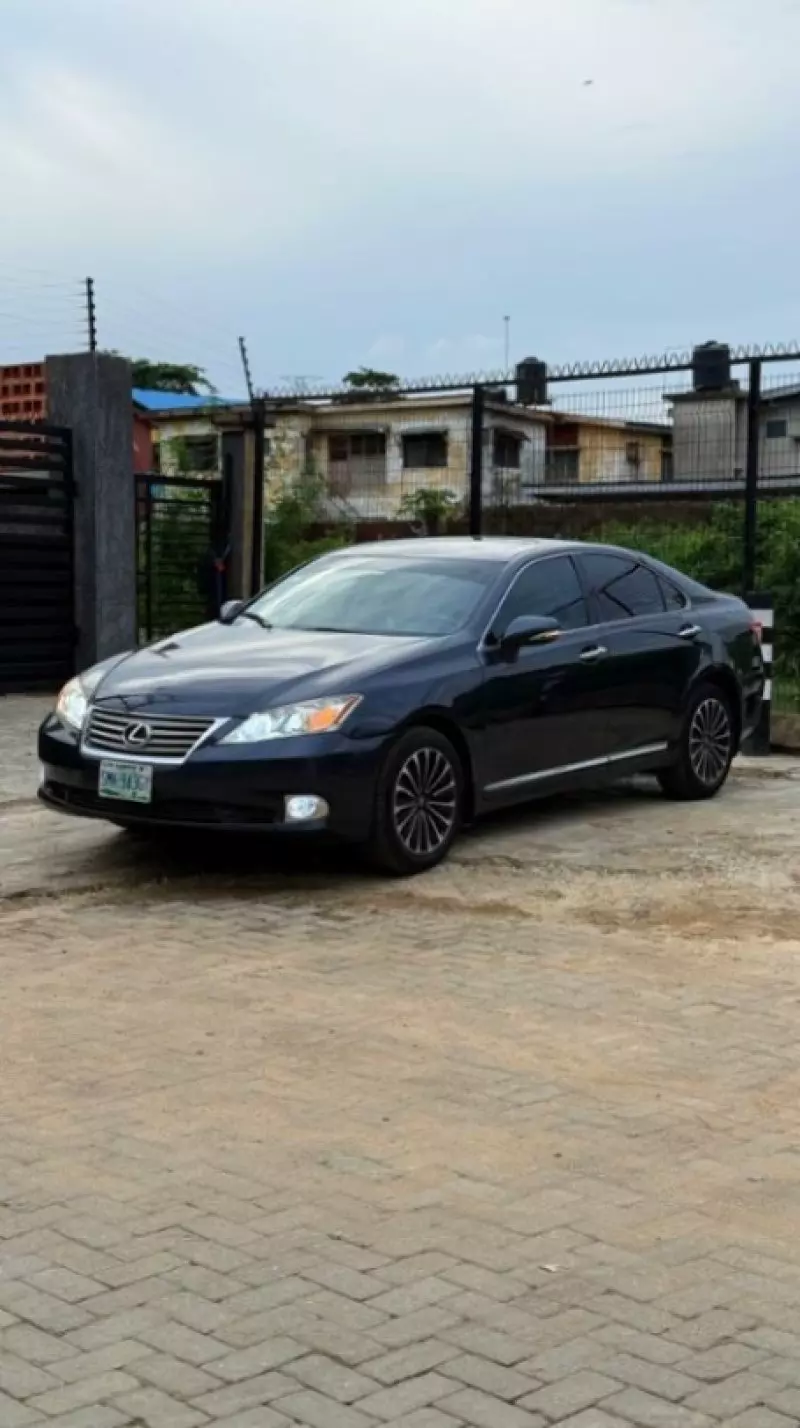 Lexus ES 350   - 2010