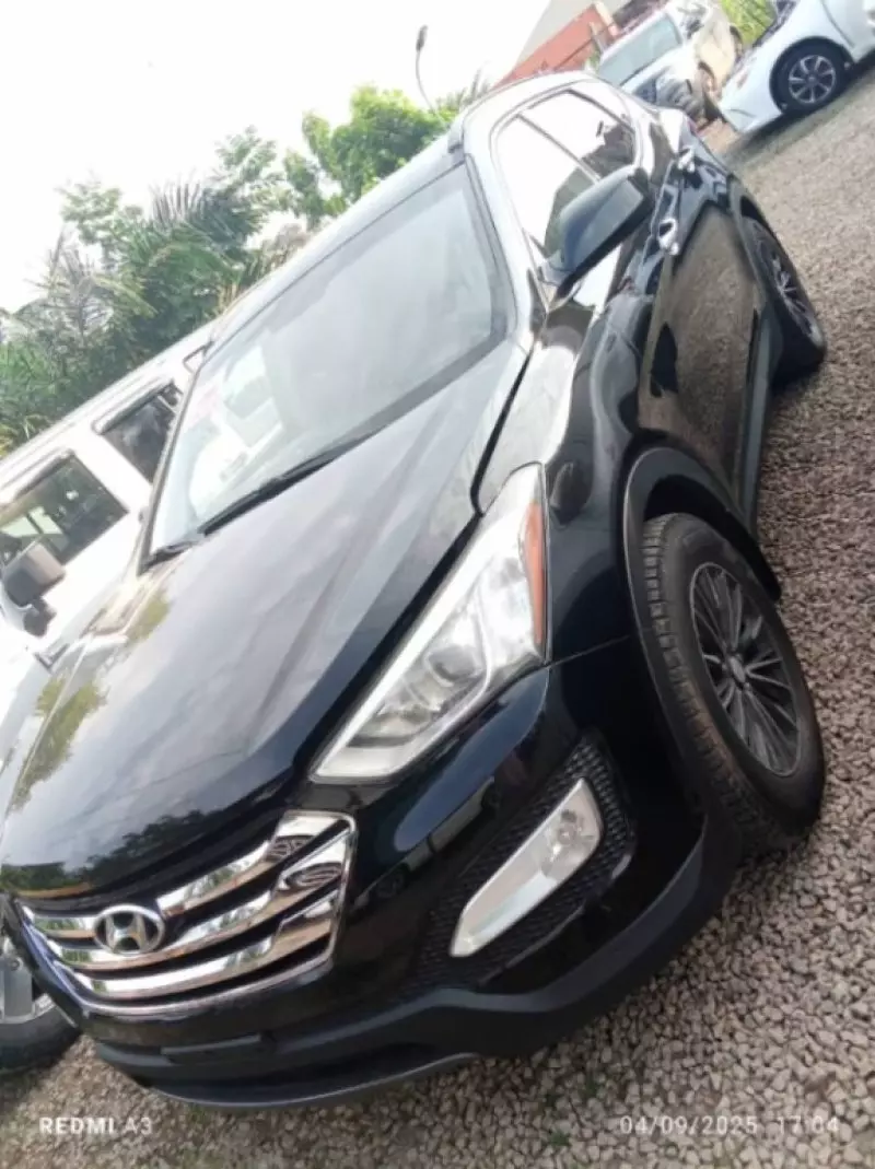 Hyundai Santa Fe   - 2016