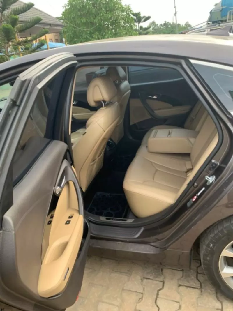 Hyundai Azera   - 2015