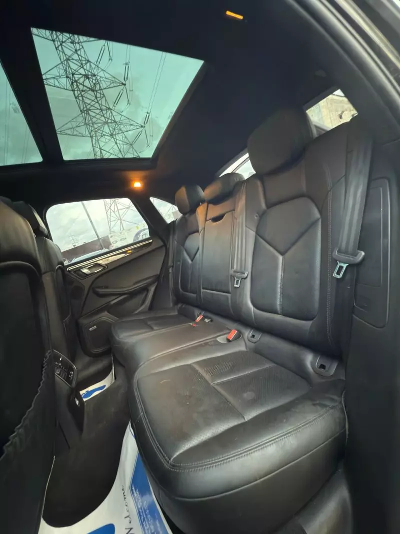 PORSCHE Macan   - 2016