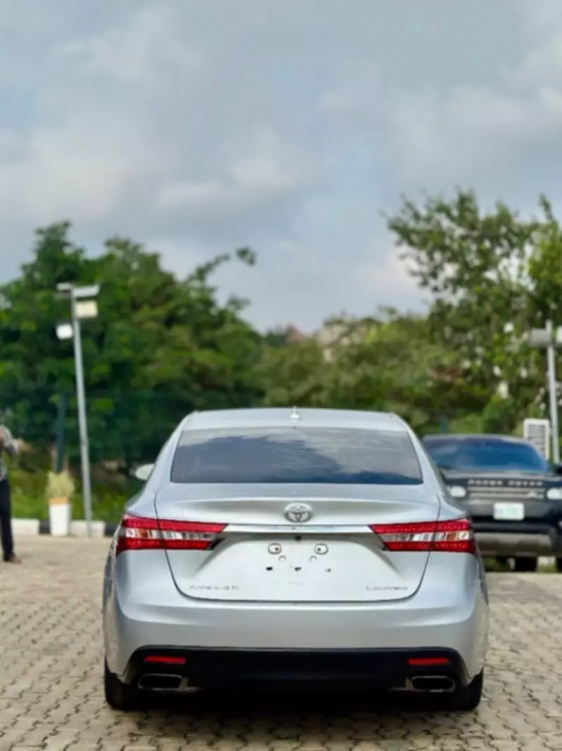Toyota Avalon   - 2013