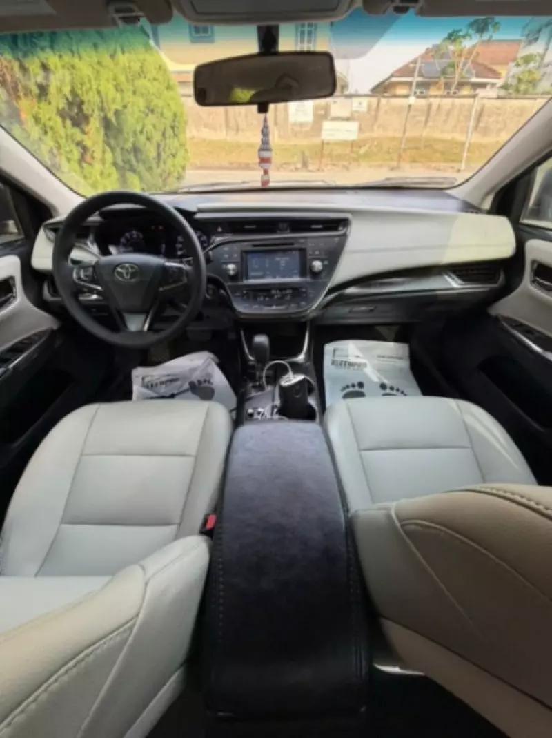 Toyota Avalon   - 2016