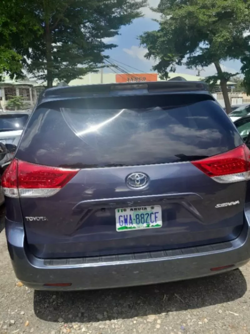 Toyota Sienna   - 2013