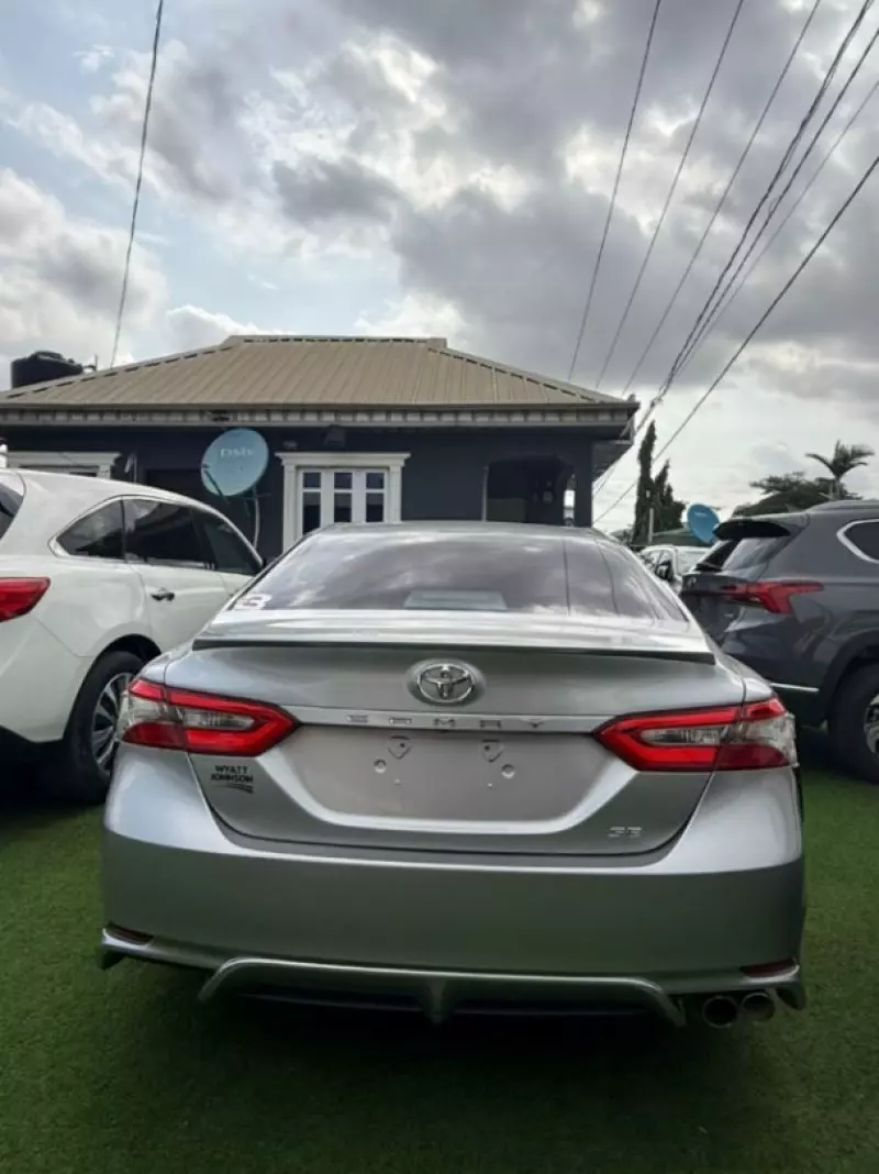 Toyota Camry   - 2018