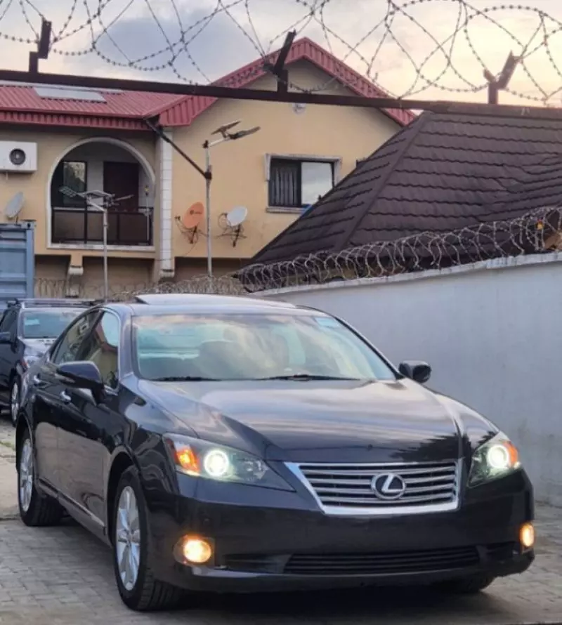 Lexus ES   - 2010