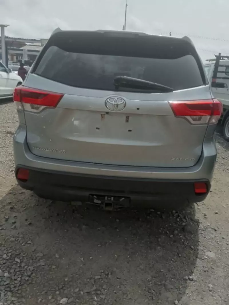 Toyota Highlander   - 2017
