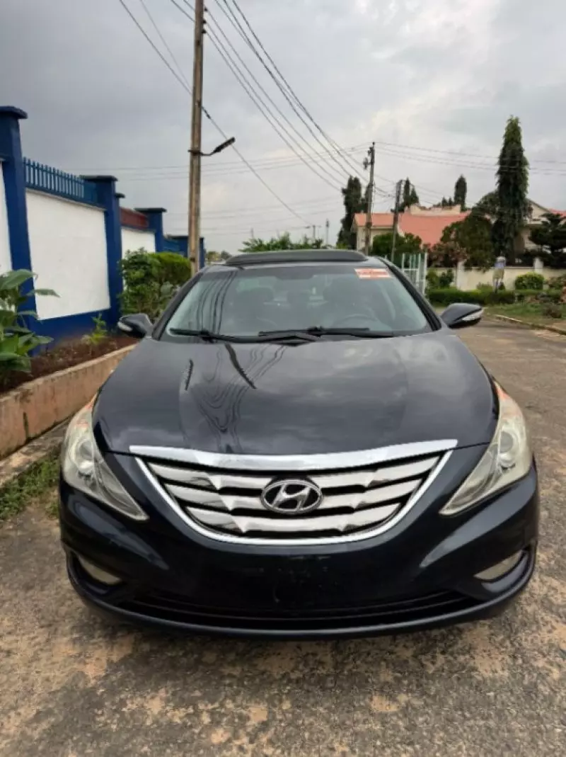 Hyundai Sonata   - 2011